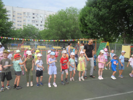 ВЕСЁЛЫЕ СТАРТЫ С ПАПАМИ ВЕСЁЛЫЕ СТАРТЫ С ПАПАМИ.